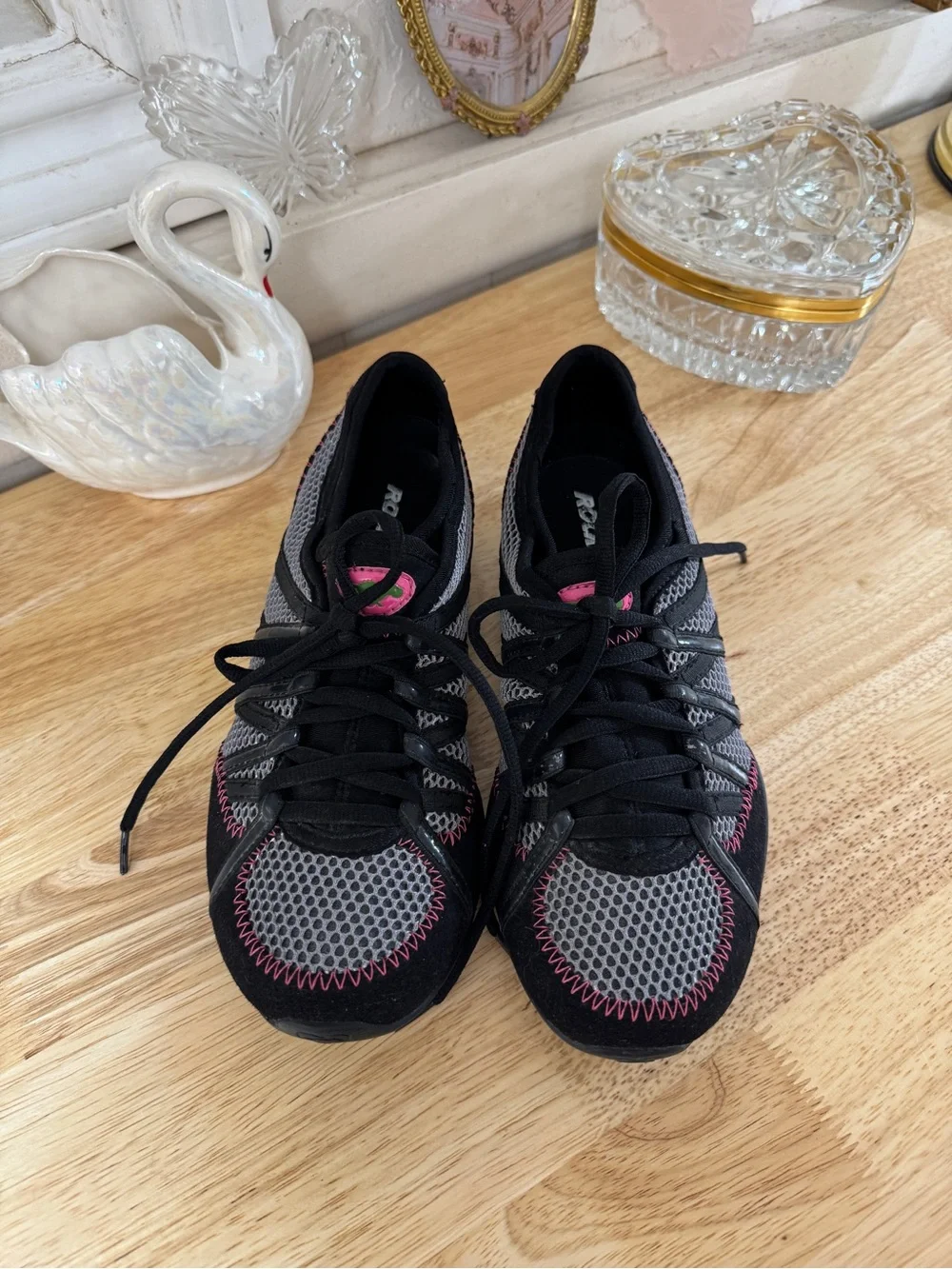 Rocket Dog Y2K Mesh Sneakers Size 8.5 | Black Pink Retro Trainers